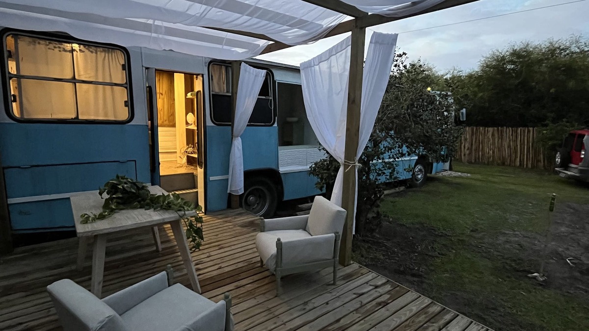 Armacao House | Bus house on the riverfront