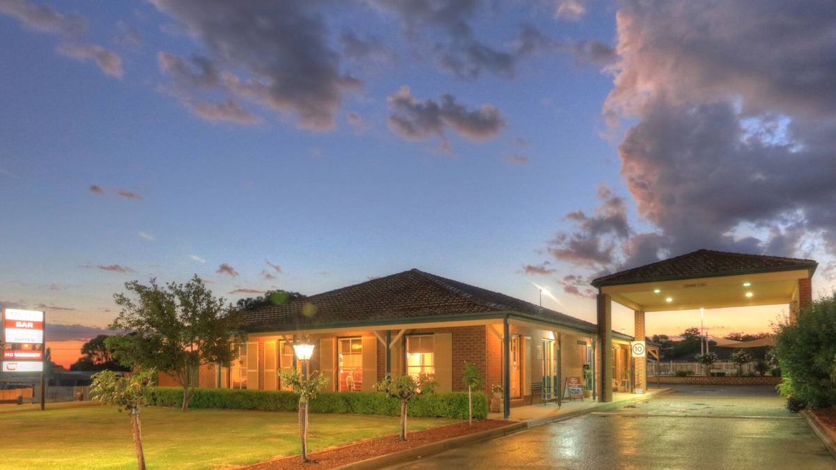 Parkes Hotel | Bushmans Motor Inn