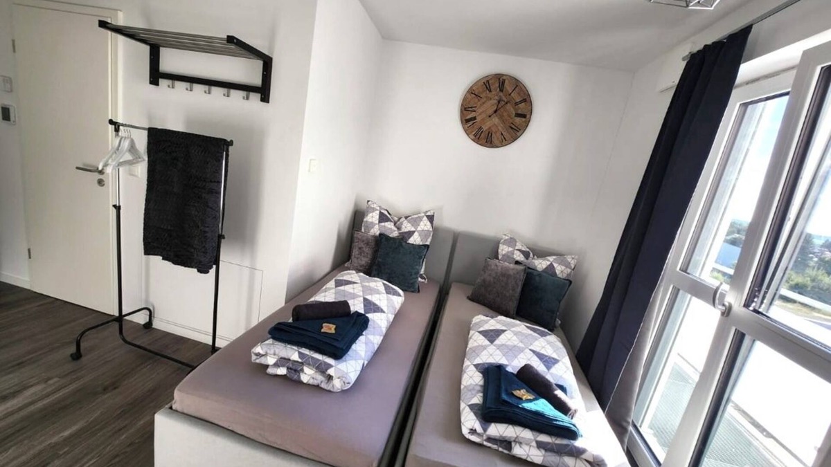 Neusass Old Town Apartment | Business apartment with WIFI, elevator & free parking