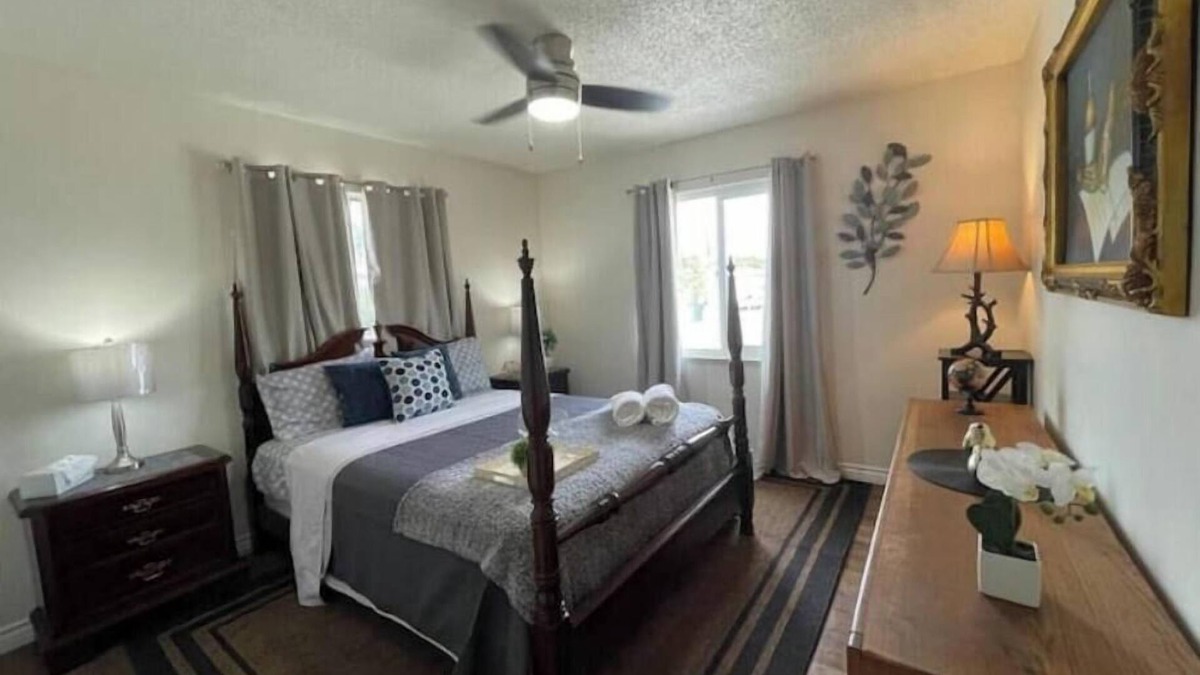 Riverside House | Business Class/Family Vacation/Large back yard