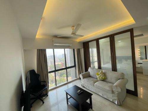 Kurla Apartment | Business-Ready Apt near Jio World Centre 1BR Gym Pool WiFi