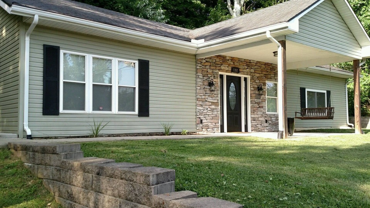 Portsmouth House | Business Travelers- Perfect home away from home! 3 Bed, 2 full bath home.