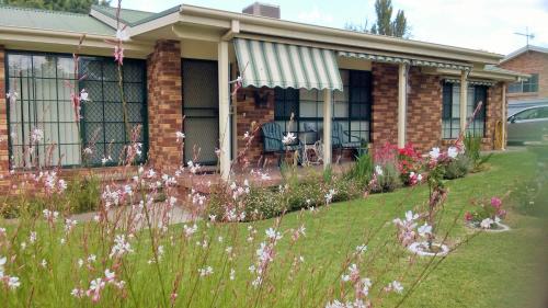Tumut House | Butterfly Cottage