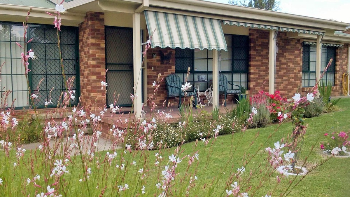 Tumut Cottage | Butterfly Cottage - Pet Friendly Tumut
