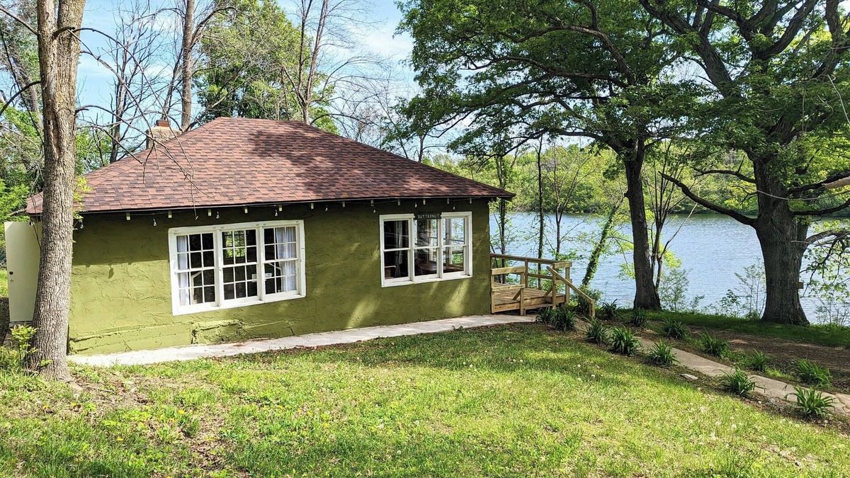 Buckingham Cabin | Butternut Cabin - Lake Front Views & Pet Friendly