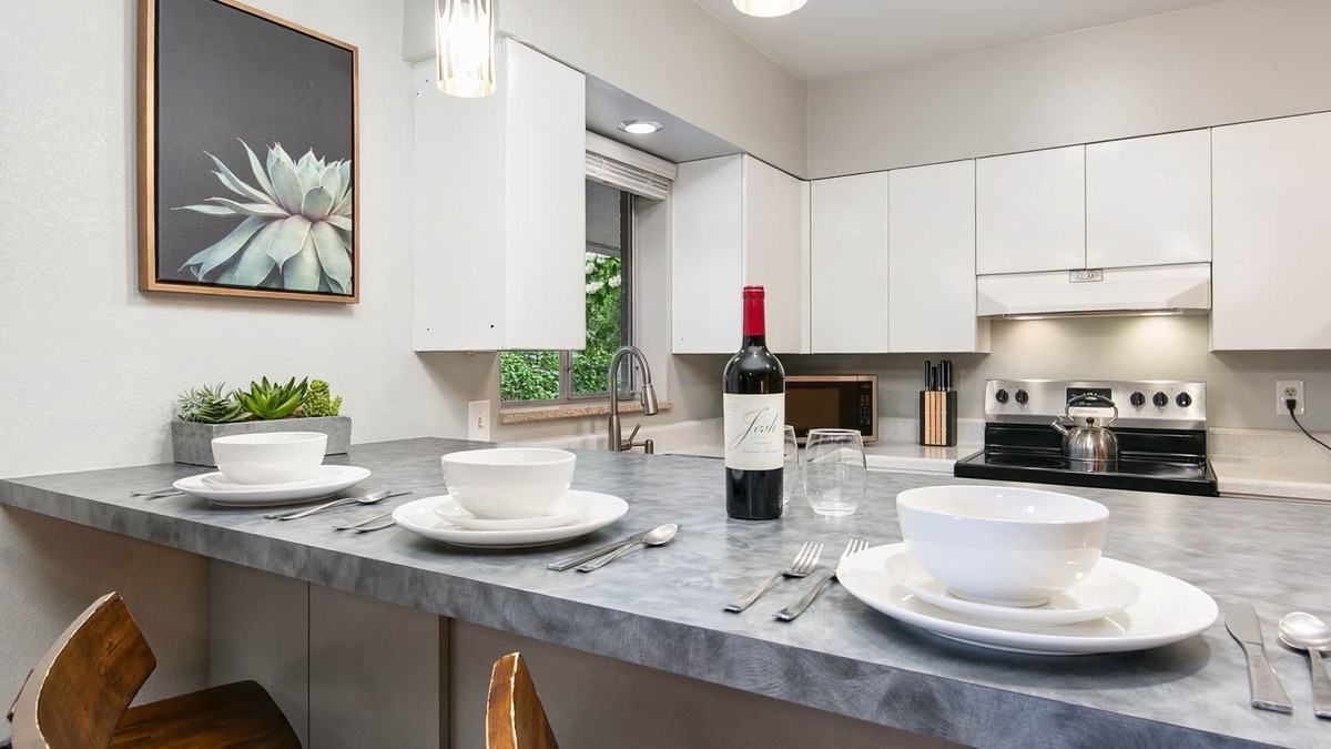 Old Town Condo | Butterscotch Suite Old Town Stay with Sunny Style