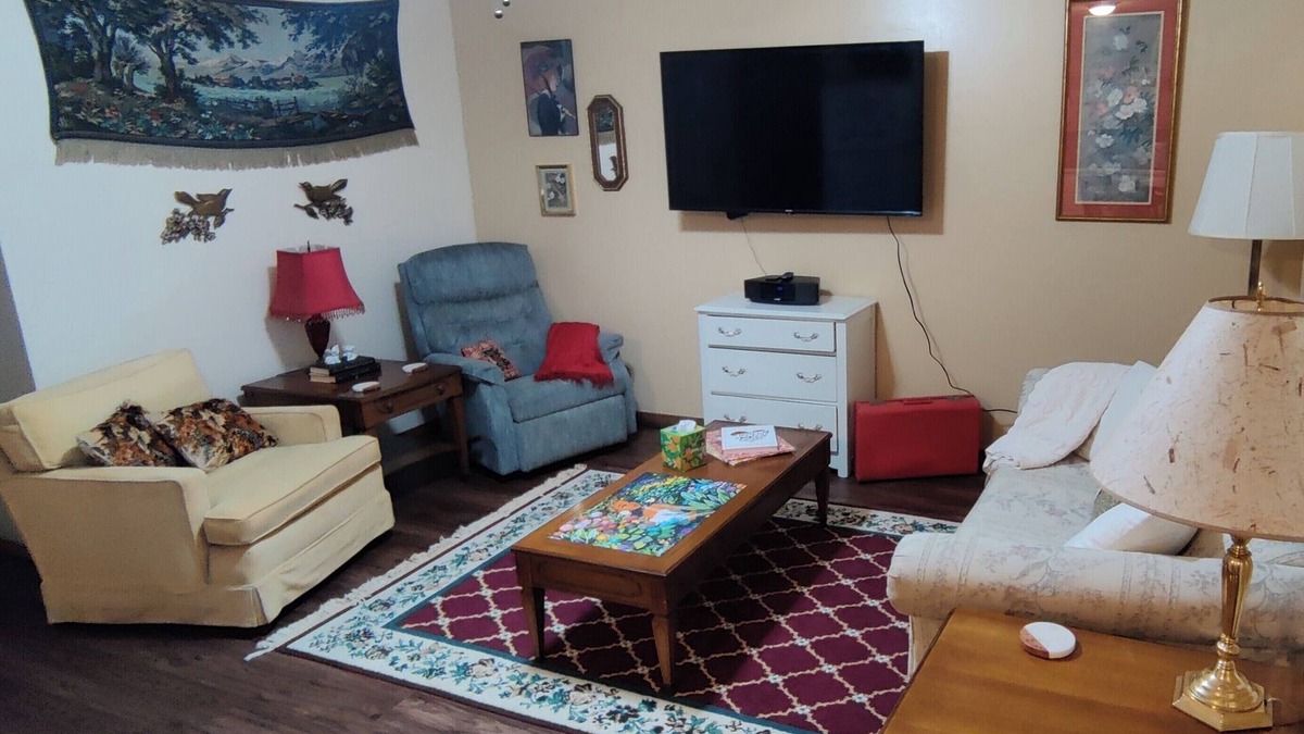 Batesville Apartment | Button's Apartment-Cozy vintage-style 2-bedroom place in historic Batesville