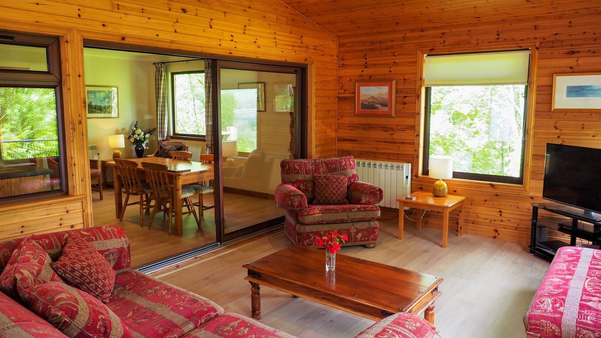 Crianlarich Ski Chalet | Buzzard - a beautiful 4 star holiday chalet surrounded by a true Highland landscape that can sleep