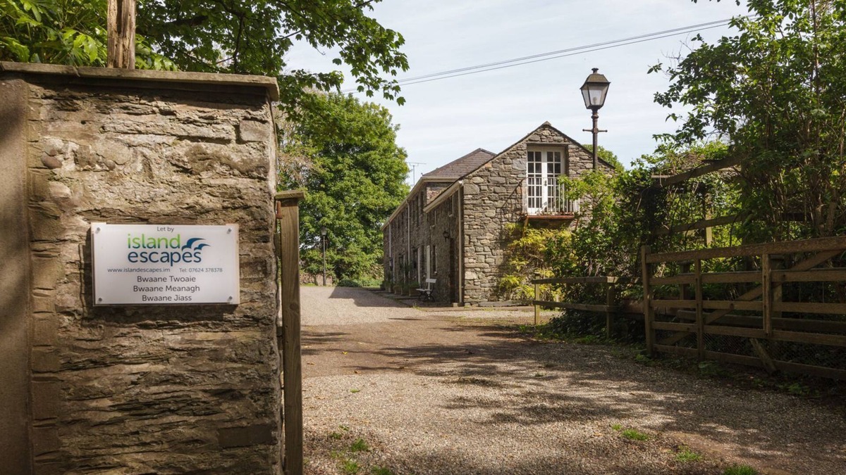 Kirkmichael Cottage | Bwaane Jiass - a holiday cottage that sleeps 2 guests in 1 bedroom