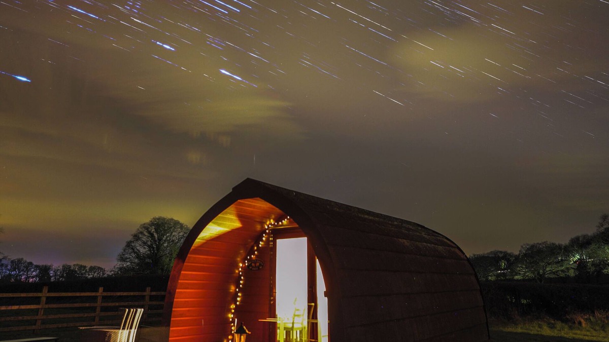 Bethania Cottage | BWTHYN BACH BREFI, romantic, with hot tub in Llanddewi-Brefi