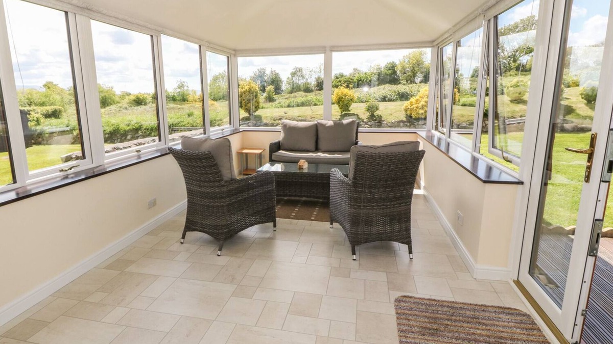 Llanddaniel Fab Cottage | BWTHYN CLYD, family friendly, with a garden in Llanddaniel Fab