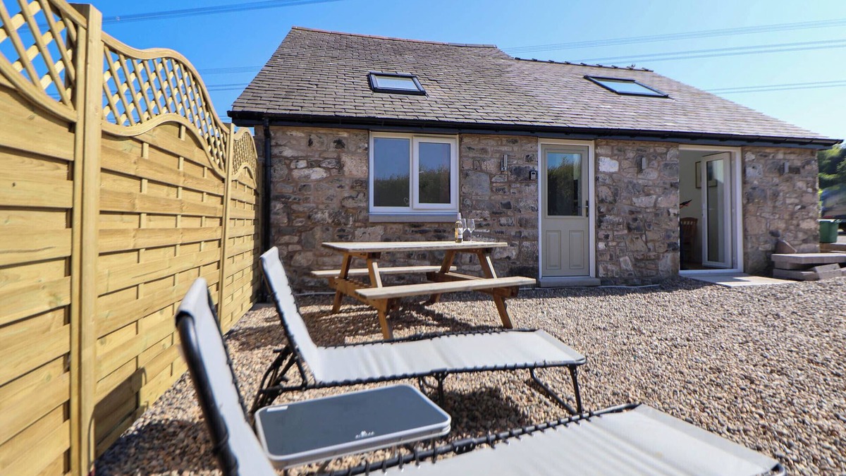 Babell Cottage | BWTHYN TAID, country holiday cottage, with a garden in Holywell