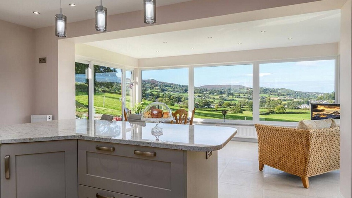 Henryd Cottage | Bwthyn Tan Dderwen - Two Bedroom Cottage, Sleeps 4