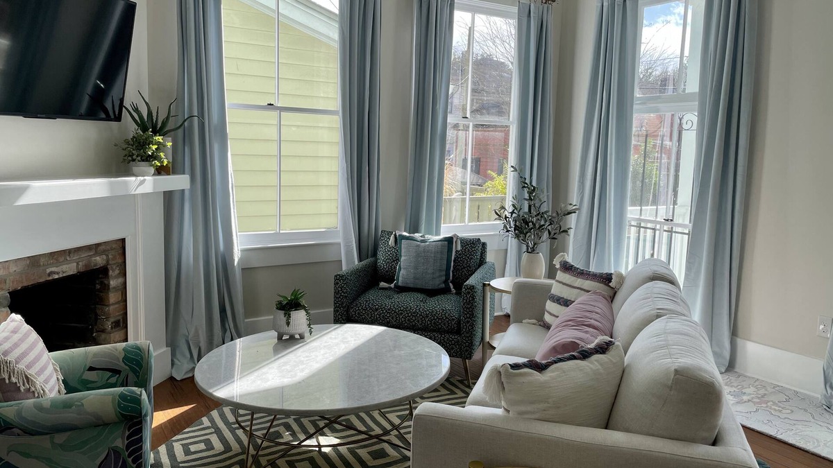 Metropolitan Apartment | By Forsyth Park, W/King Bed +New Bath & Kitchen!