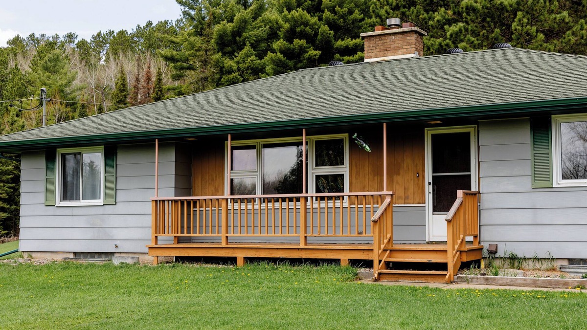 Tower House | By Lake Vermilion 3 queen beds 2 twin beds 2 bathroom home