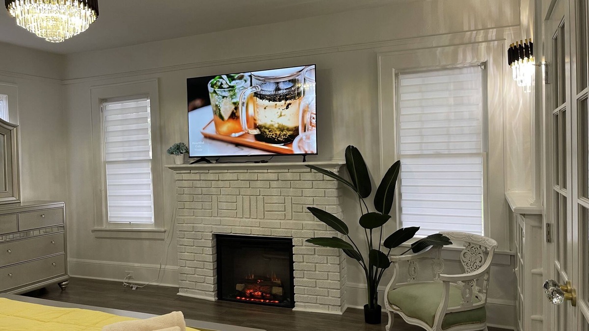 Northside House | 'By the river ' 2 homes 16 guests pool table game room private deck