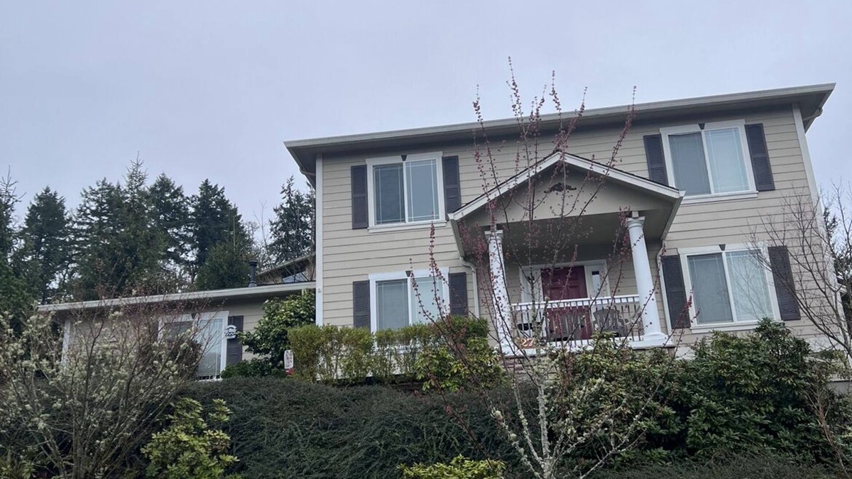 Eugene House | By UofO, Autzen, Hayward, Campus. Quiet big beautiful 2 story family home 4 beds