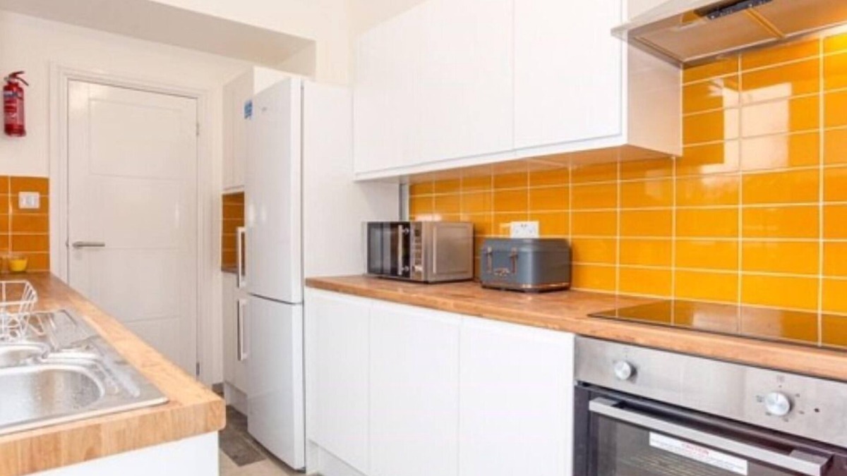 North Wheatley House | ByEvo Darwin House - 4 bed 2 bath House great for Contractors or Families