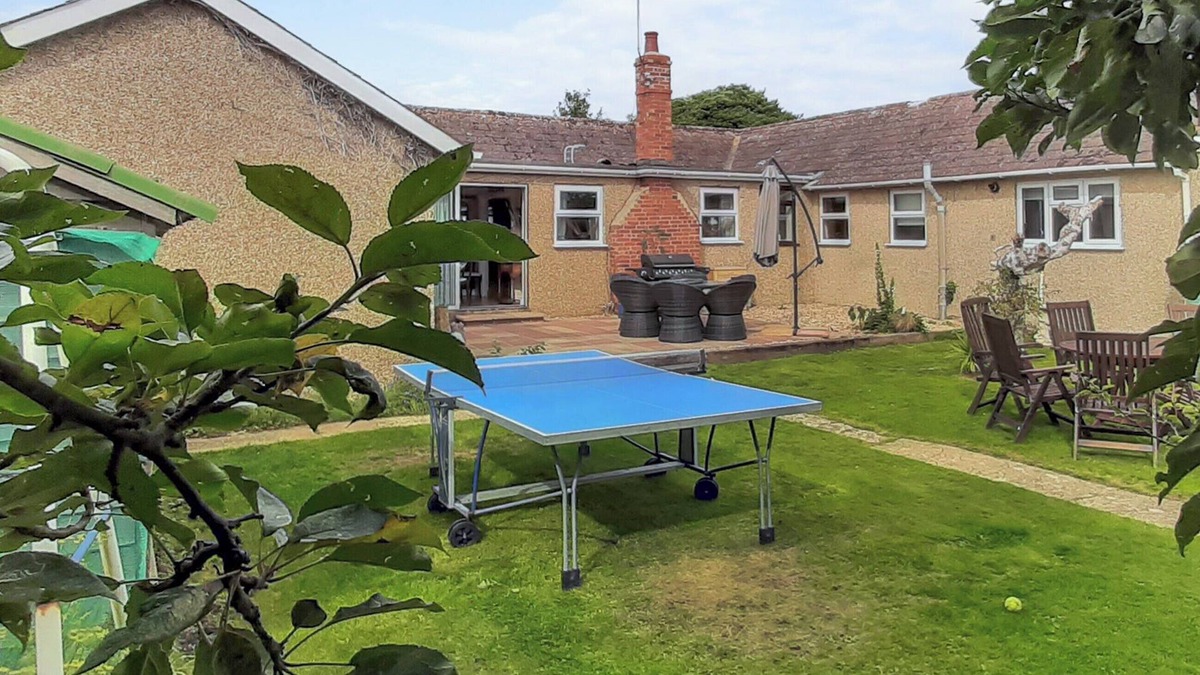Selsey Cottage | Byeways - Railway Carriage