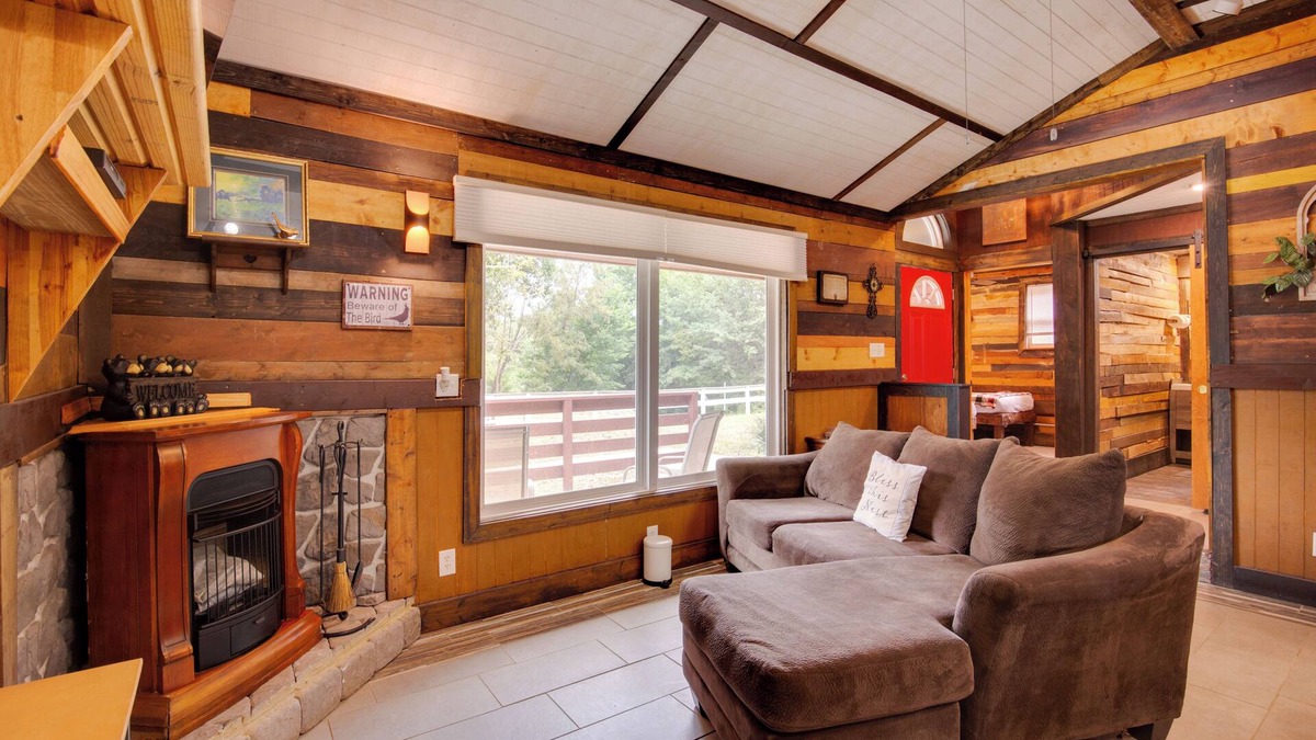 Lake Lafayette Cabin | 'Byrd's Nest' Lake Lafayette Escape w/Fire Pit