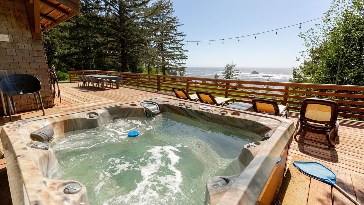 Gold Beach House | Byrdies Beach House - private beach and ocean view