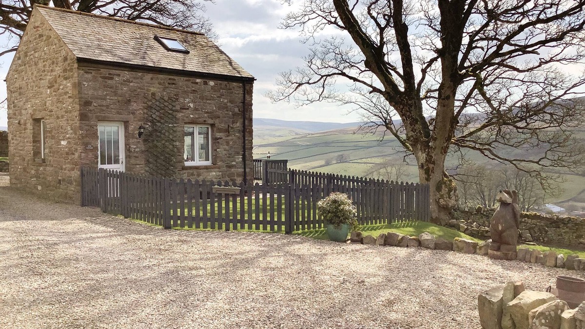 Garrigill Cottage | BYRE COTTAGE, pet friendly, with a garden in Garrigill, Cumbria