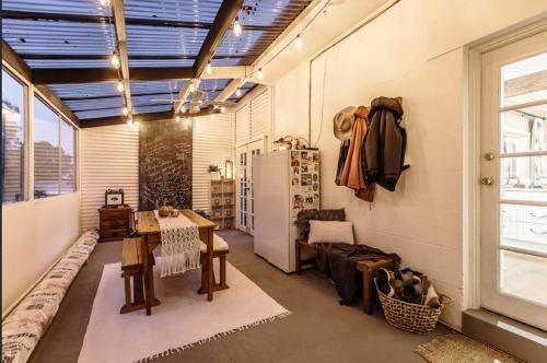 Mount Gambier House | Byrne House - 3BR Rustic Luxe - Wi-Fi