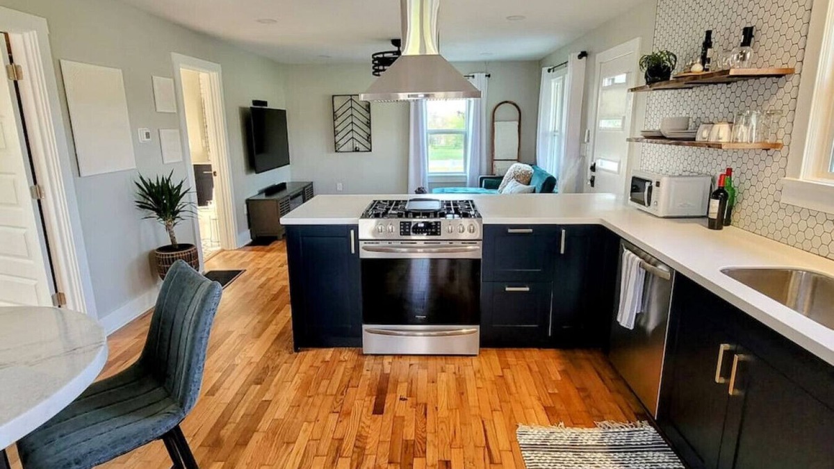 Lawrence House | [C] 2-Min from Lawrence City Style & CountryPeace