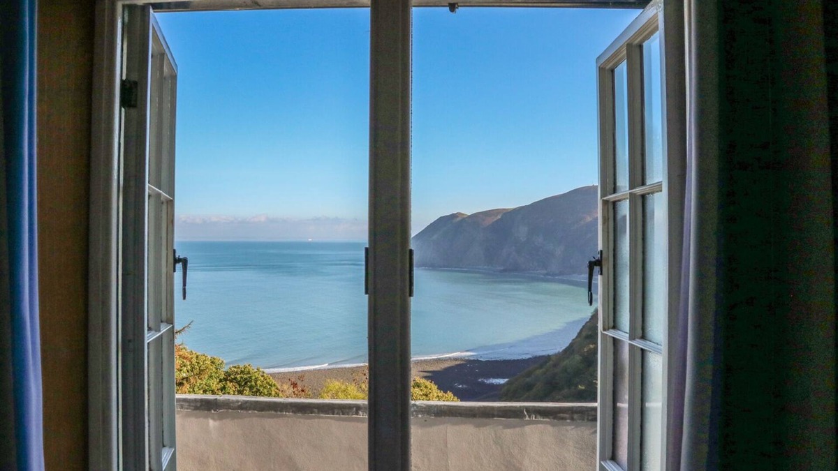 Lynton Cottage | C S Lewis Balcony