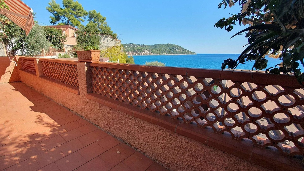 Andora Villa | C22 Beach Front Little Villa - spa Bath, Pool, Private Beach