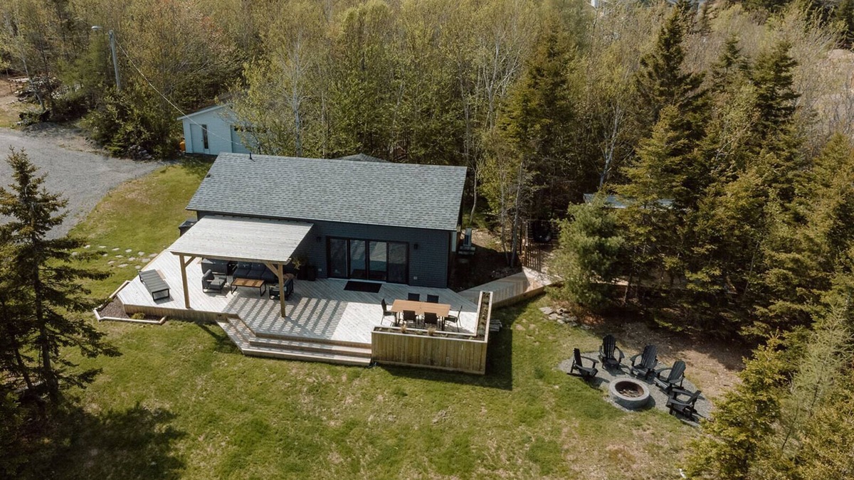 Salmon River Road House | Pine Cottage - HOT TUB |Kayaks | Swimming