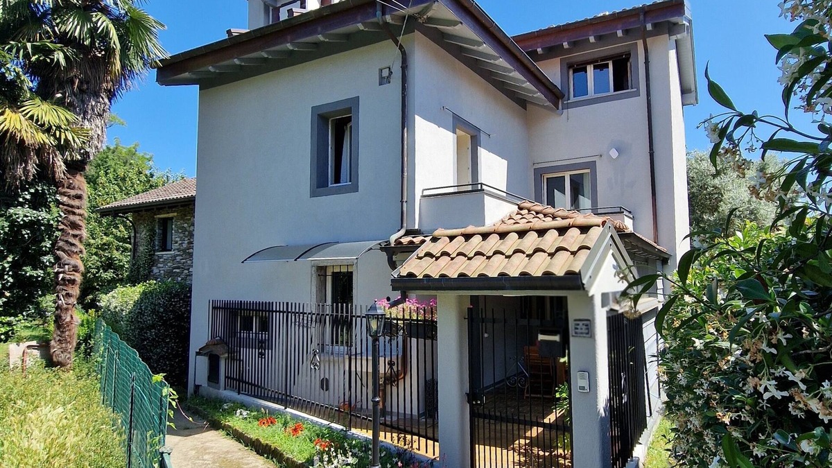 Cresseglio House | Cá di gatt Entire house in hilly area 5 minutes' drive from the lake.