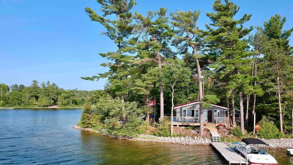 Rideau Lakes House | Barber Pointe Cottage