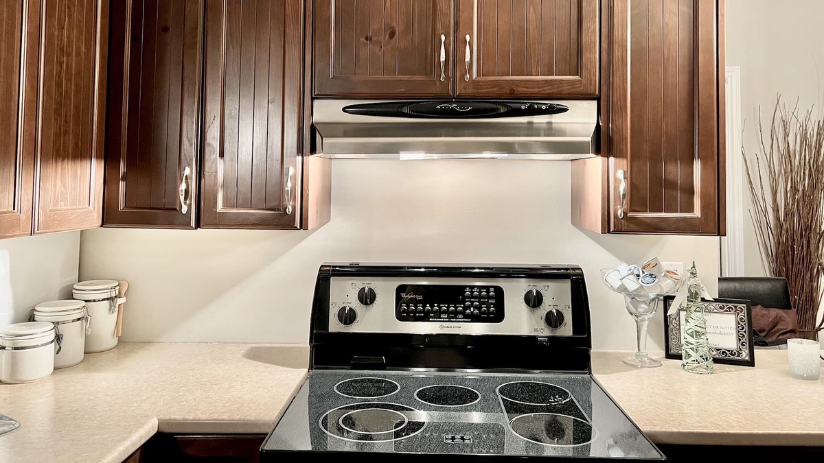 Noyan Ski Chalet | Chalet Noyan Fireplace, BBQ & Views