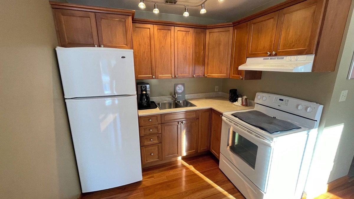 Unorganized Centre Parry Sound Cabin | Bucks Lodge and Grill
