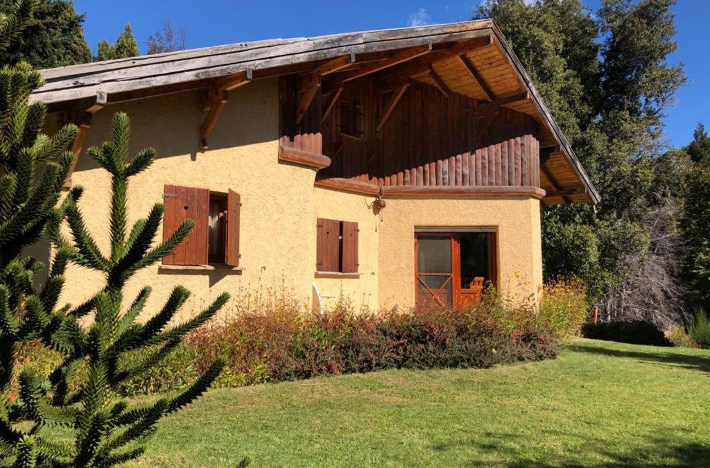 Villa Traful Ski Chalet | Cabaña en Traful, hermoso parque, parrilla e internet STARLINK