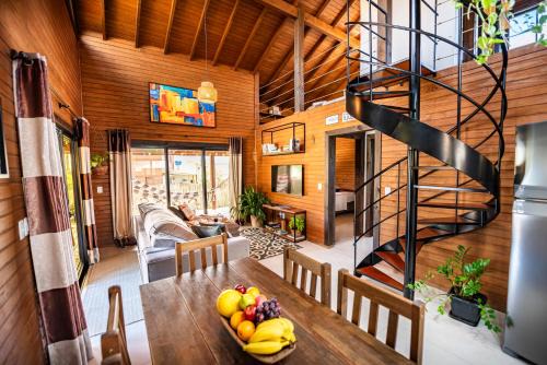 Vila Esperanca House | Cabana Perfeita a 800m da Praia - Lareira externa, Quintal Amplo, Pet Friendly, Ar condicionado, Netflix e Conforto completo