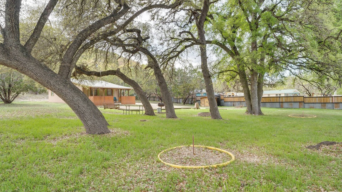 Concan Cottage | 'cabana Sol' Cabin: 4 Mi to Garner State Park
