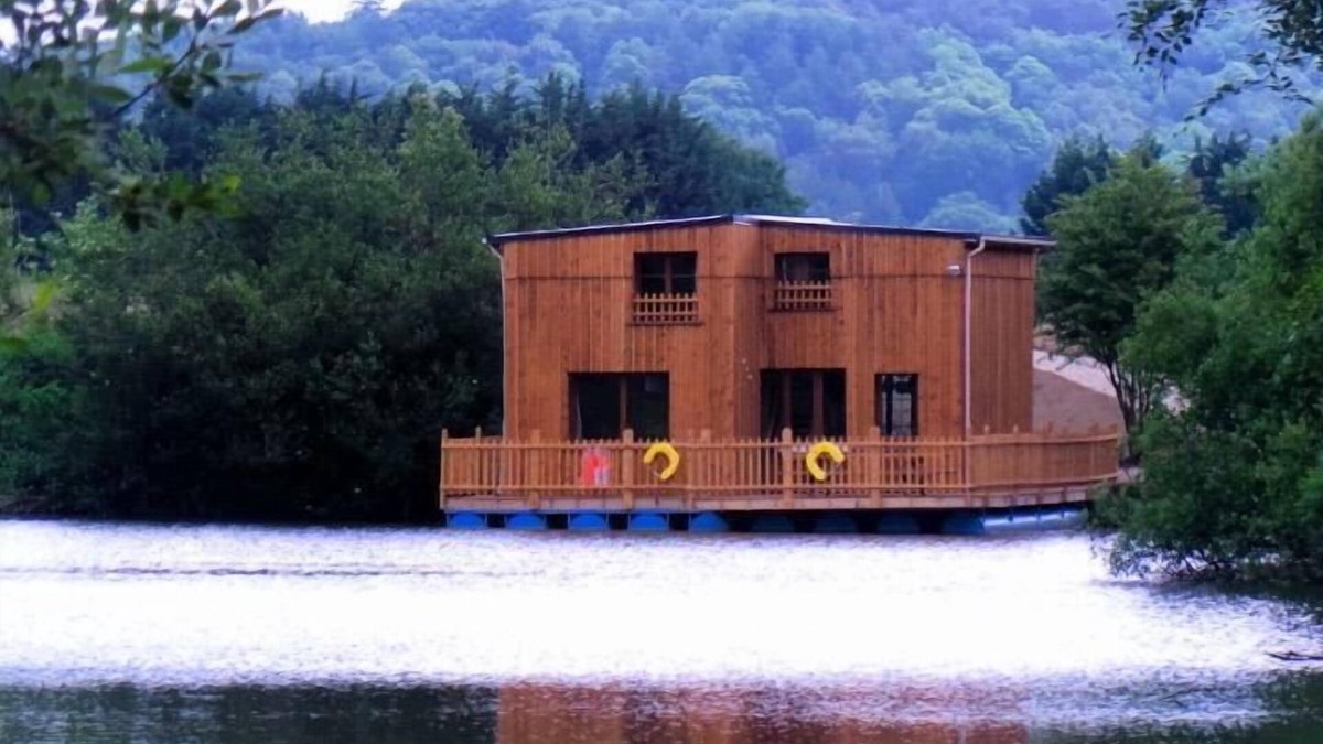 Colleville Cabin | cabane flottante elle fait son cinéma 8 10 pers