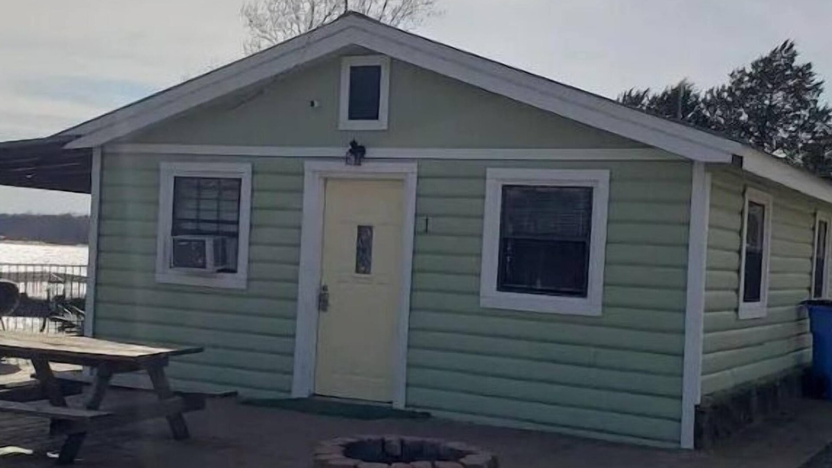 Longtown Cabin | Cabin #1 at Snug Harbor Cabins Lake Eufaula, OK