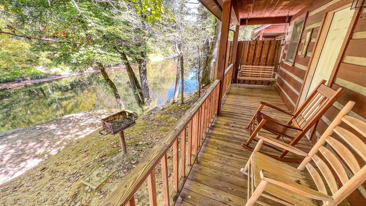 Cherokee Cabin | Cabin #1 - Riverfront w/Gas Fireplace and more!
