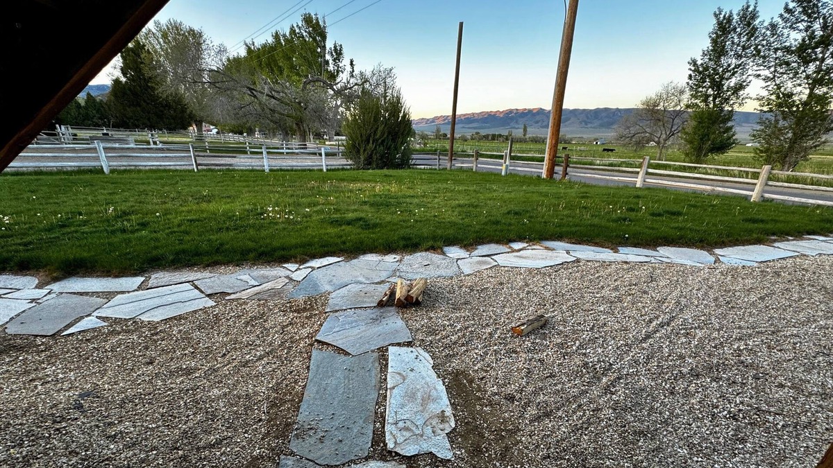 Almo Cabin | Cabin 10 Deluxe Lrg 2 Story at the Almo Inn near City of Rocks/Castle Rock Idaho