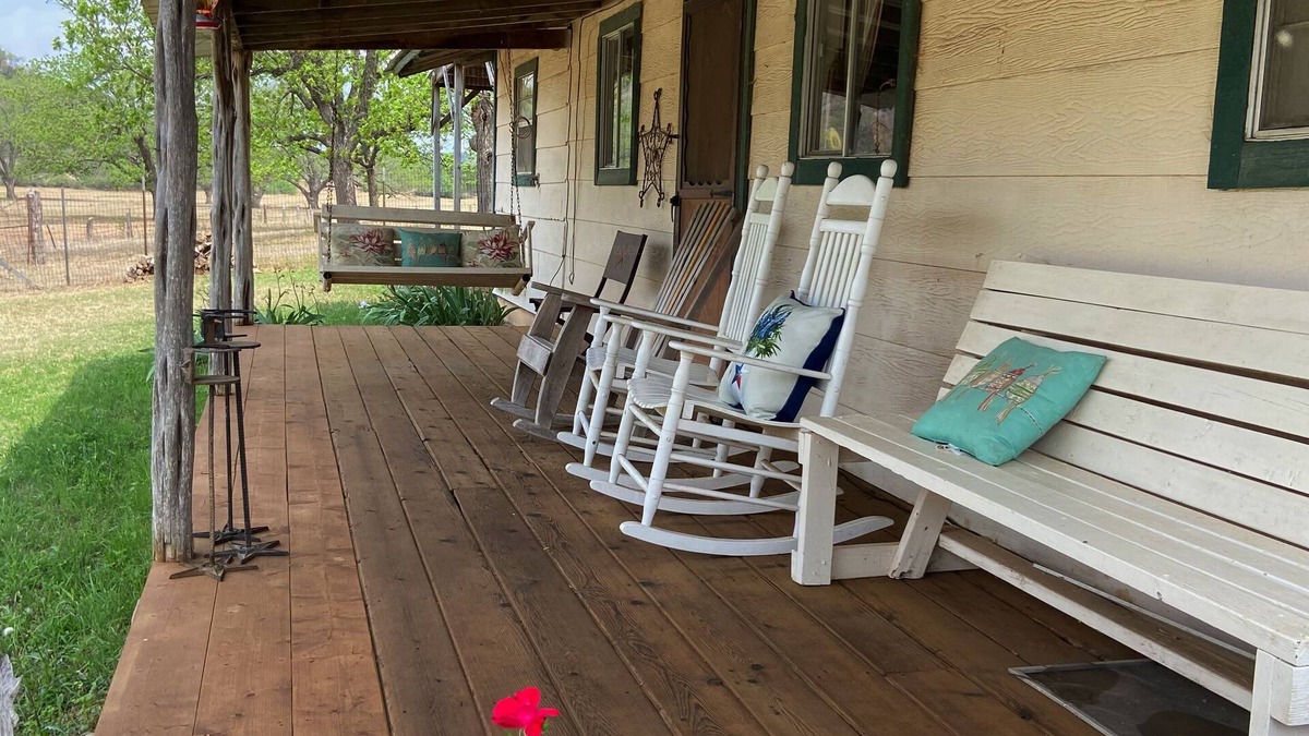 Lometa Cabin | Cabin- 10 miles from Colorado Bend State Park