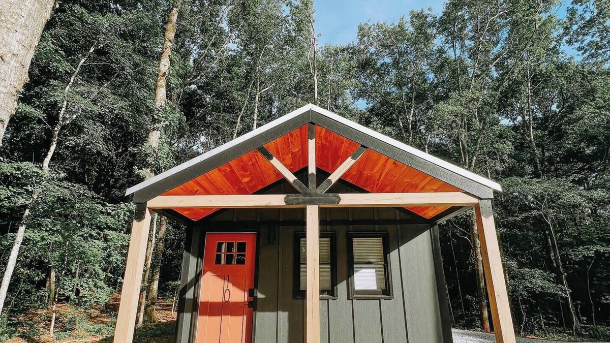Hartwell RV Rental | Cabin #10: One bedroom with kitchenette and a large gravel parking pad beside the cabin for easy boat or trailer storage.