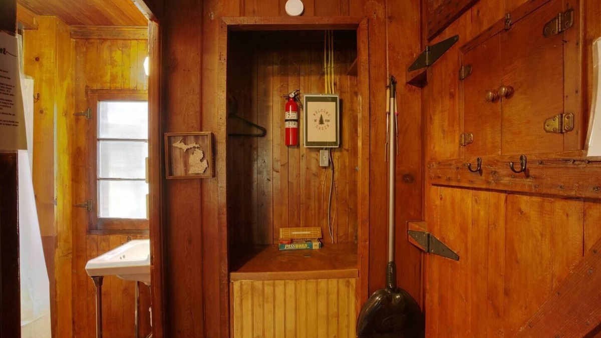Cadillac Cabin | Cabin #10 - Snow Day
