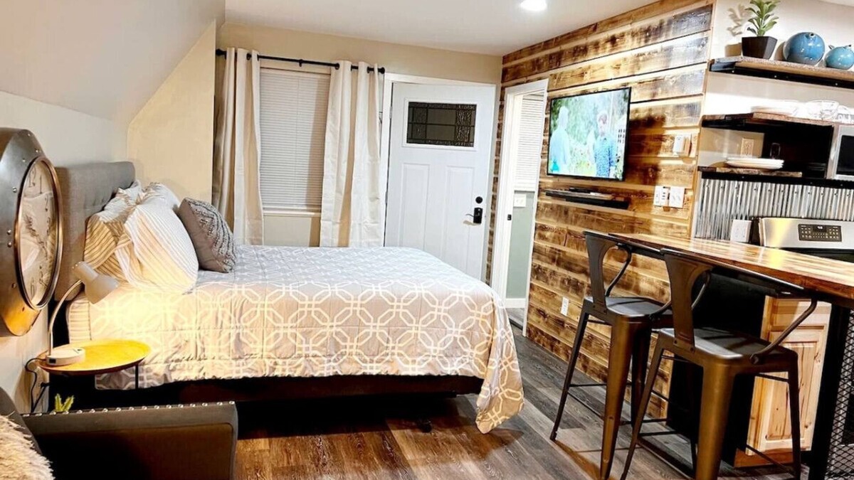 Glenwood Springs Cabin | Cabin 12 Remodeled Rustic Luxury Kitchen Fireplace