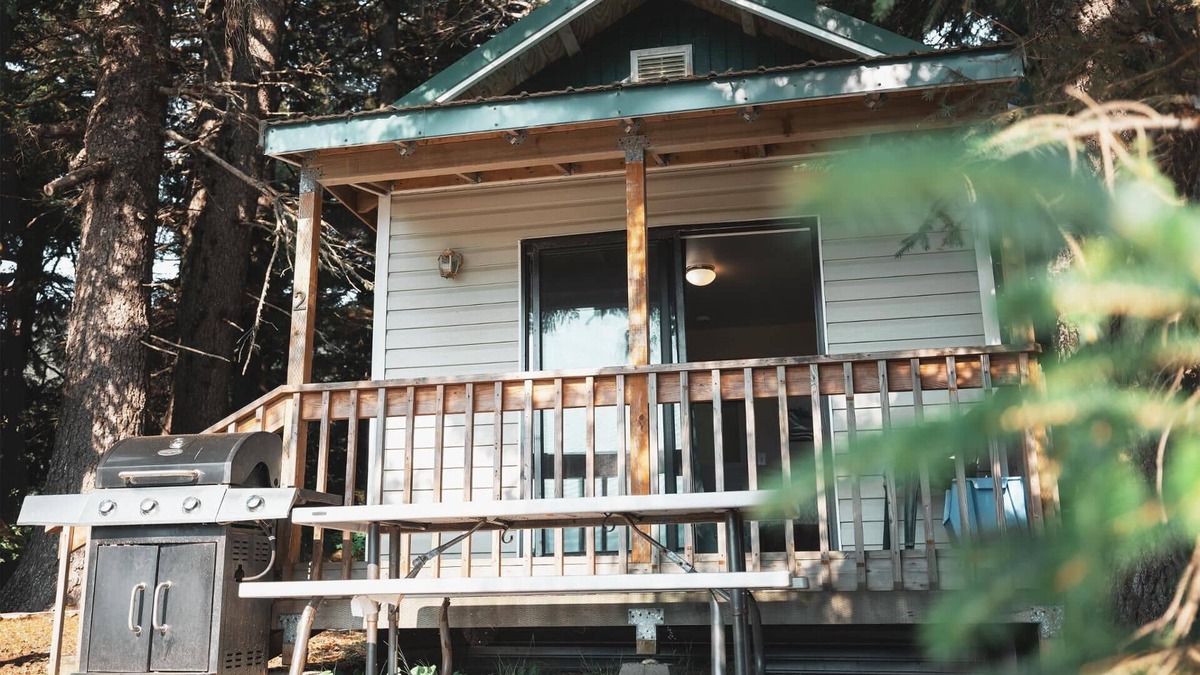 Haines House | Cabin 2 Lynn View Lodge