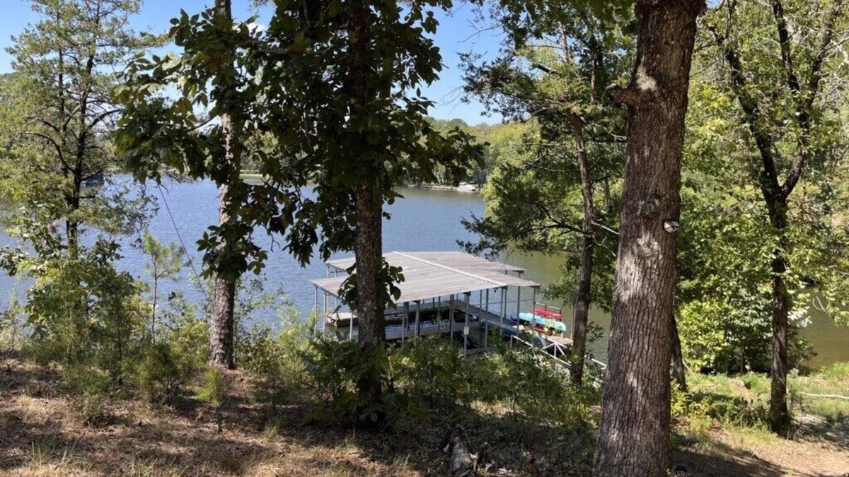 Mid America Cabin | Cabin #2 - The Metropolitan on the Lake!