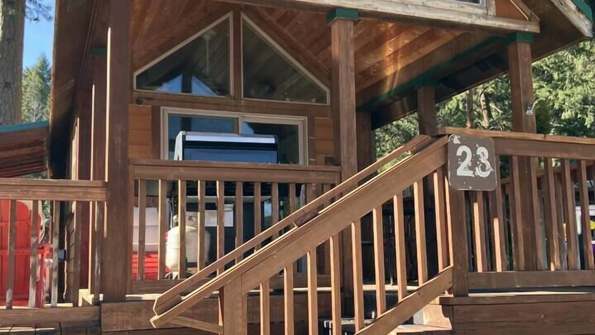 Ashland House | Cabin #23 at Hyatt Lake Resort
