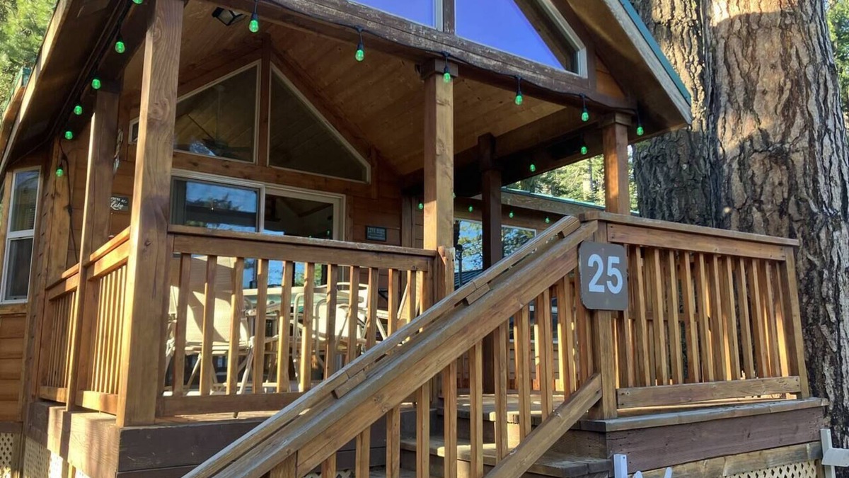 Ashland House | Cabin #25 at Hyatt Lake Resort